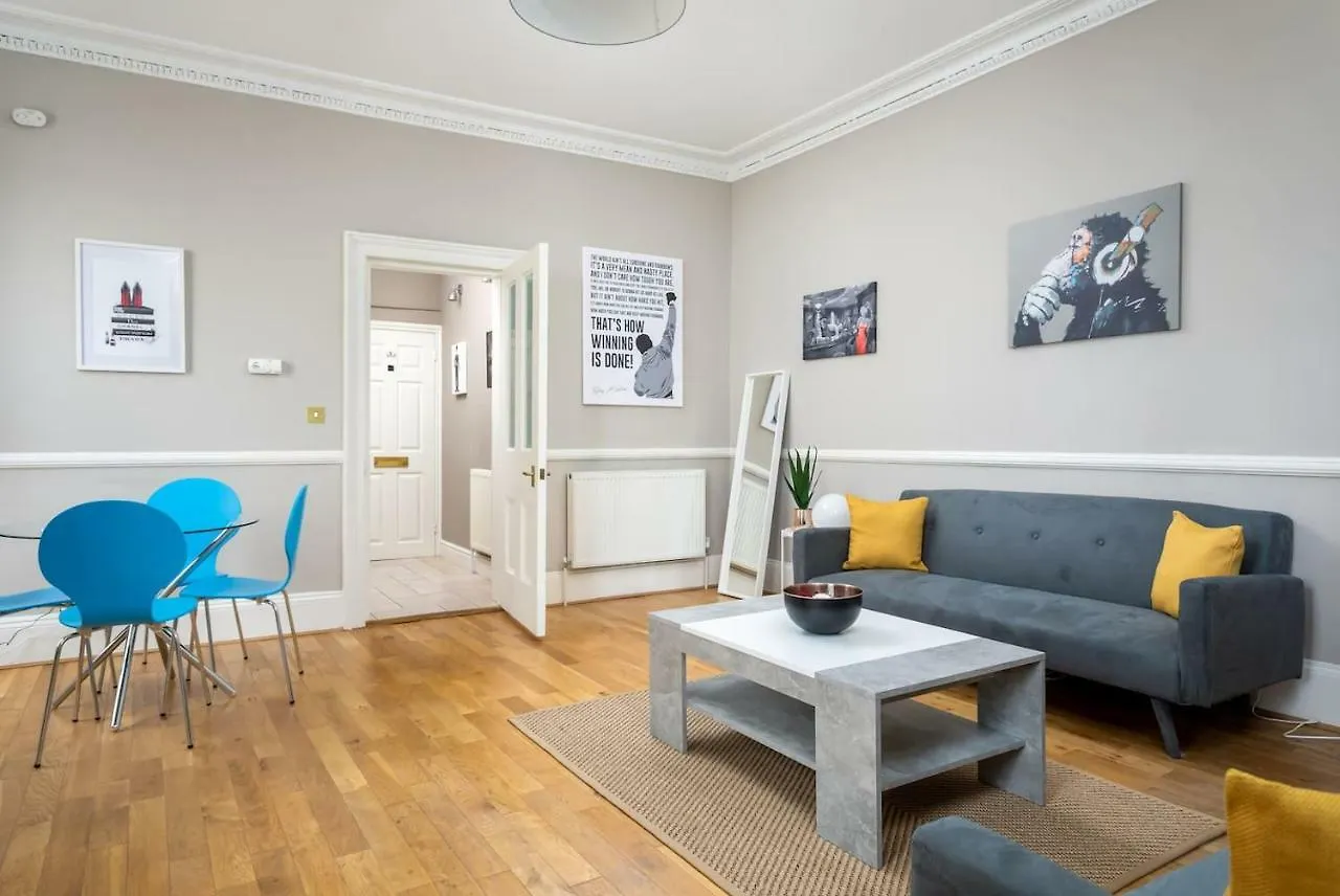 Fabulous Apartment In Montpellier Челтенхам