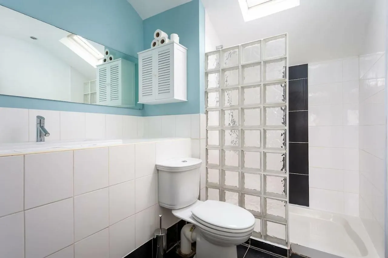 Fabulous Apartment In Montpellier Челтенхам
